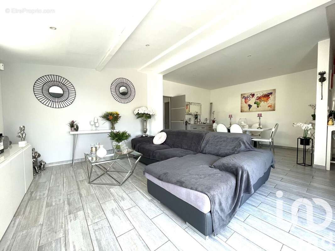 Photo 2 - Maison à OZOIR-LA-FERRIERE