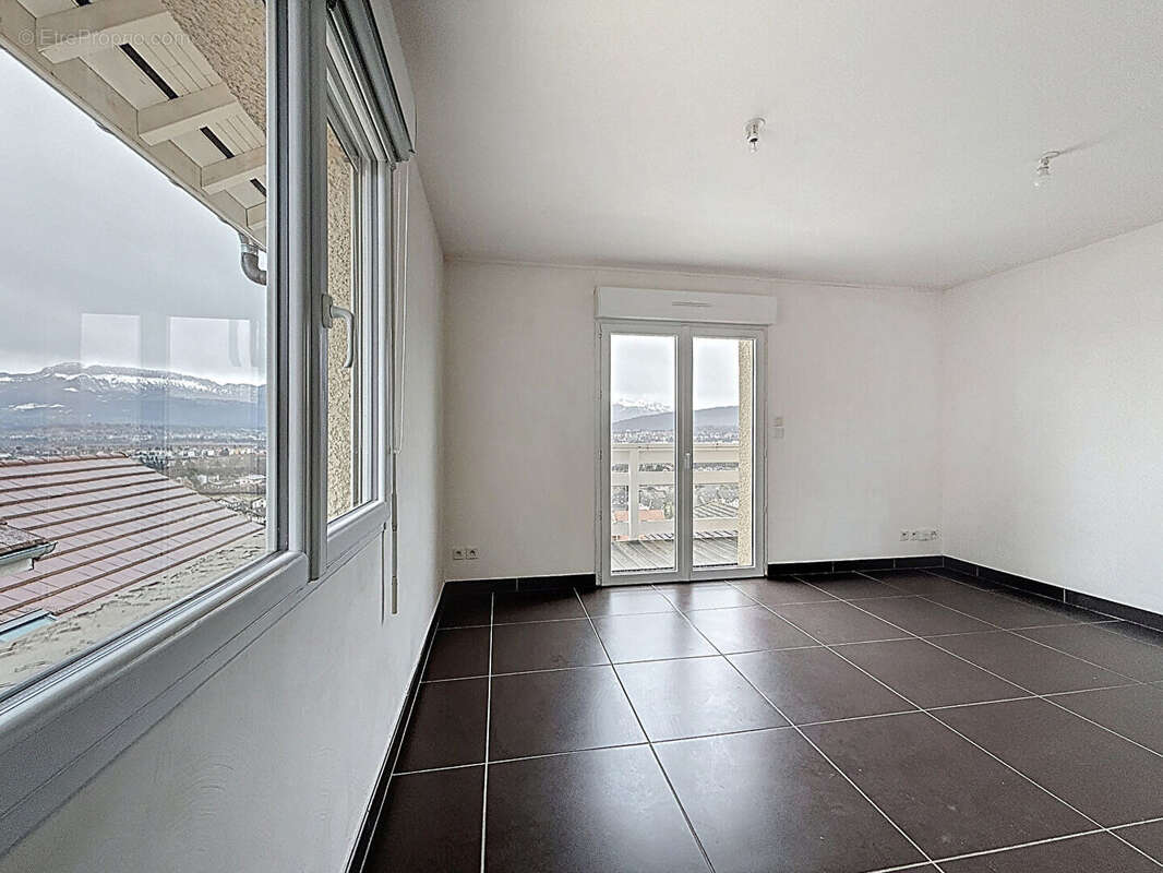 Appartement à POISY