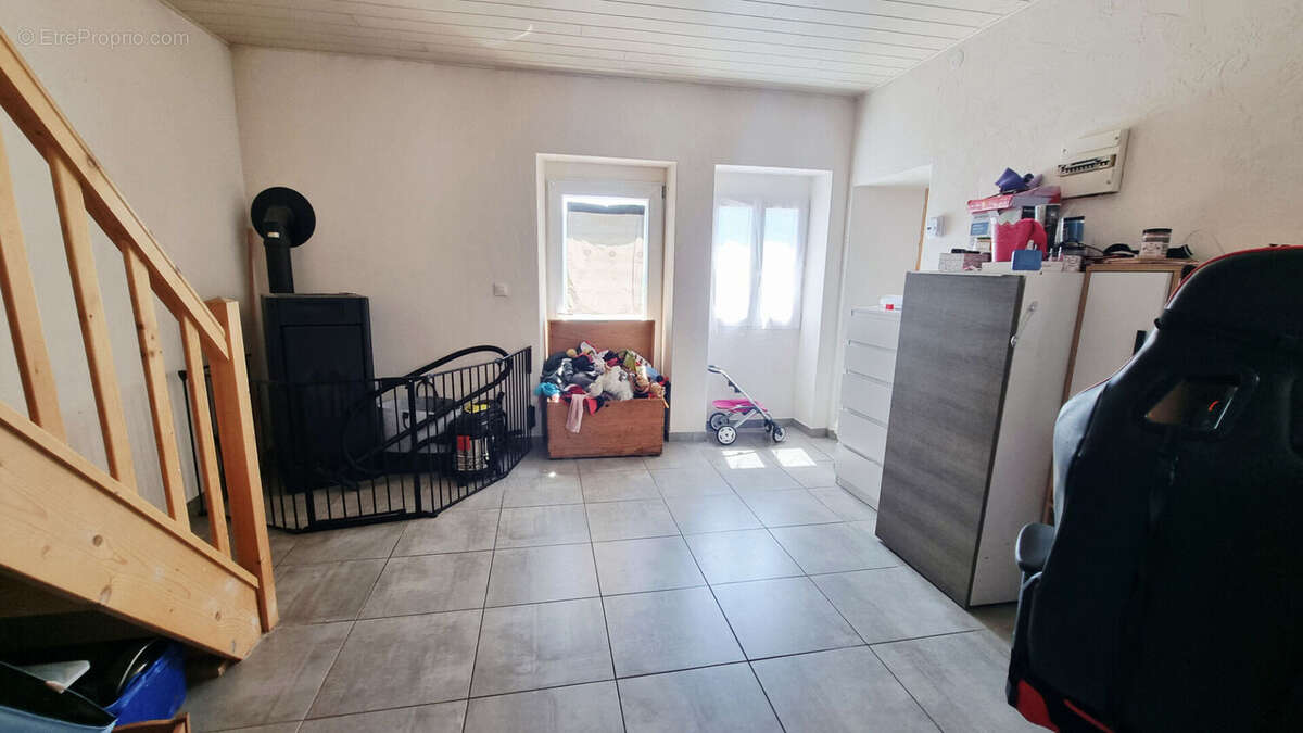 Maison à MONTREAL-LA-CLUSE