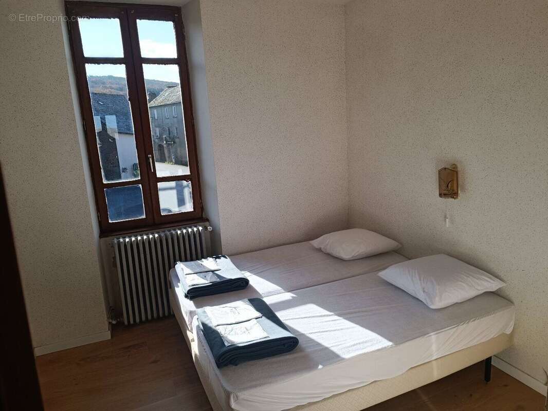 Grande maison avec garage - Salles-Curan - photo 17