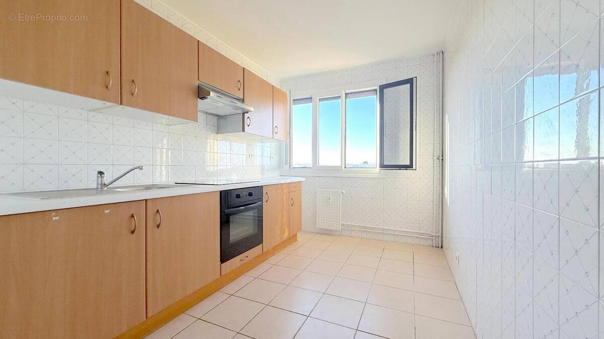   - Appartement à DECINES-CHARPIEU