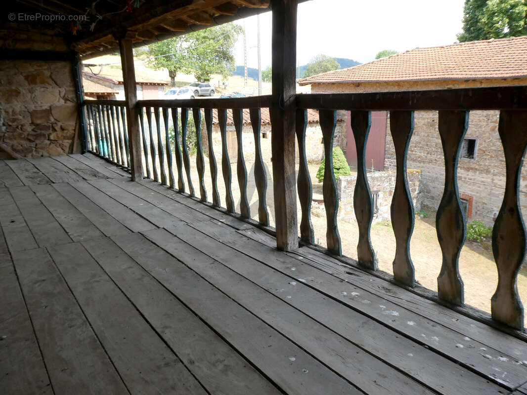 Très belle ferme de caractère indépendante avec grandes dépendances et 5 000 m2 de terrain - photo 18