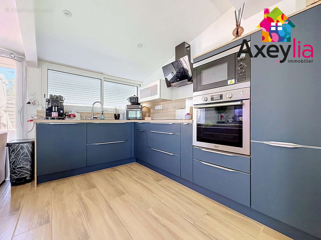 A vendre - riorges - propriété avec grande maison d'habitation, appartement indépendant, terrain et piscine - photo 23