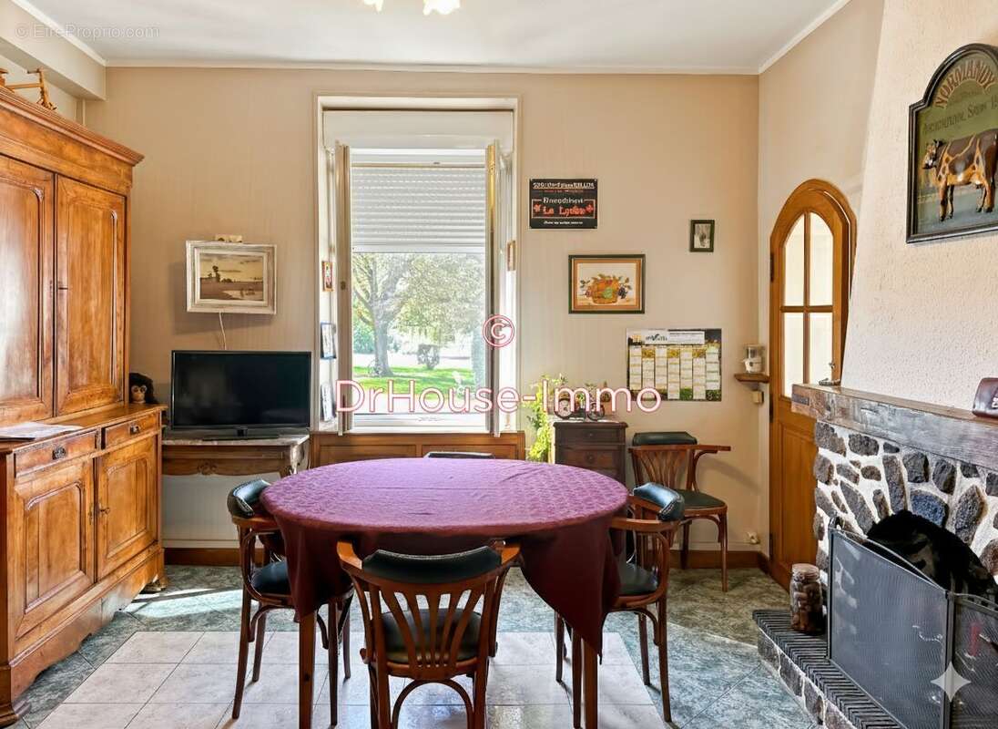 Autre à SAINT-COSME-EN-VAIRAIS