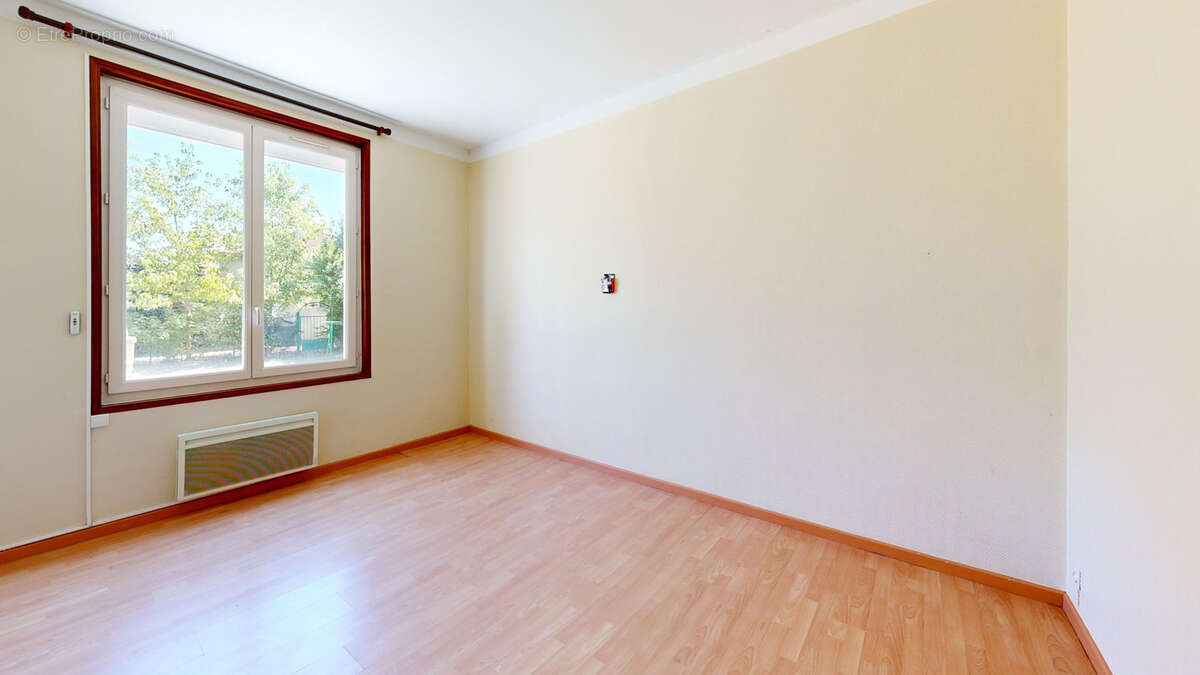 Maison à LARAGNE-MONTEGLIN