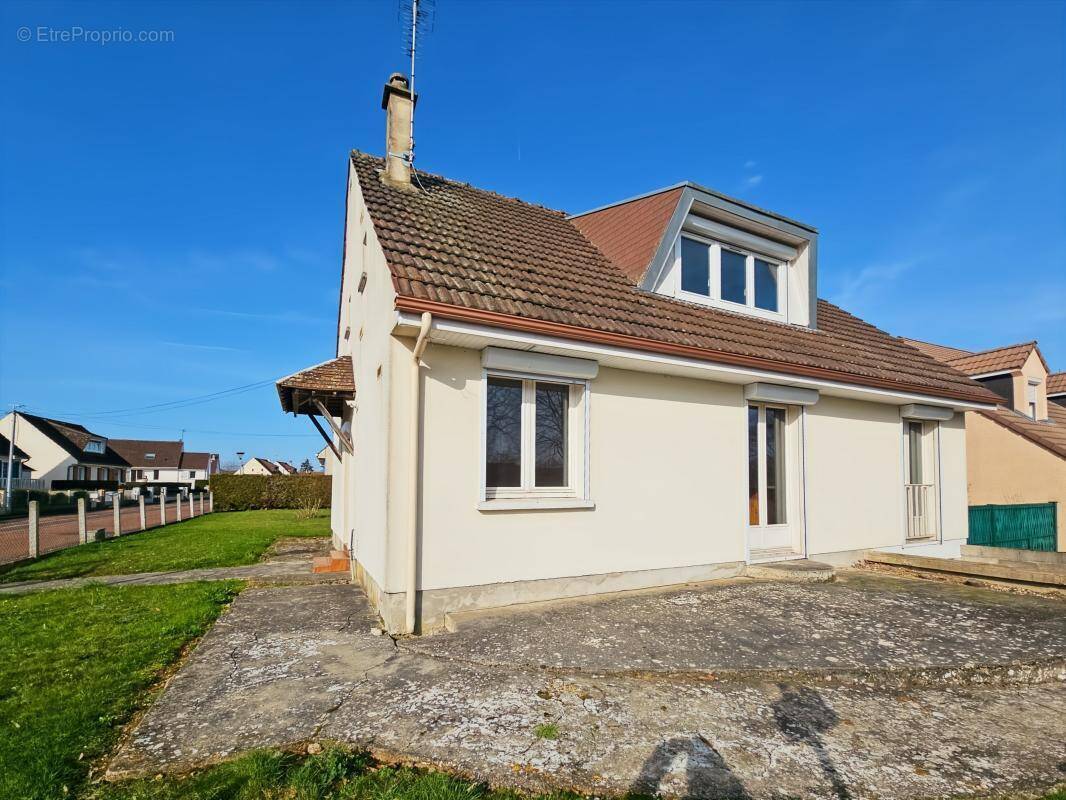 Maison à ESTREES-SAINT-DENIS