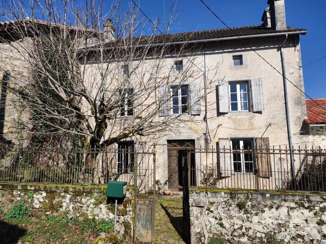 Maison à BUSSEROLLES