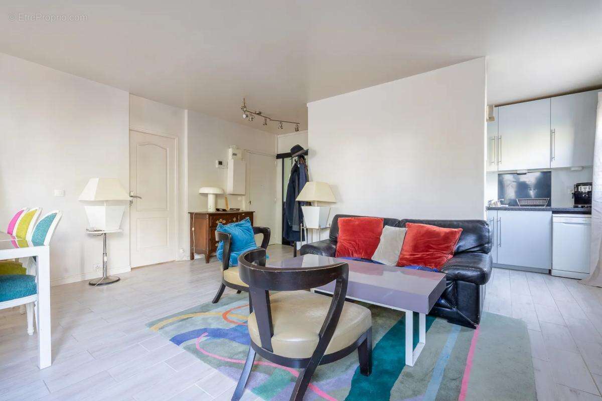 Appartement à PARIS-14E