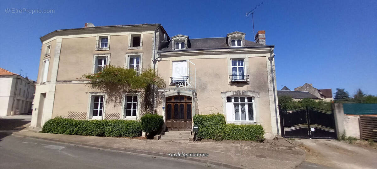 Maison à LENCLOITRE