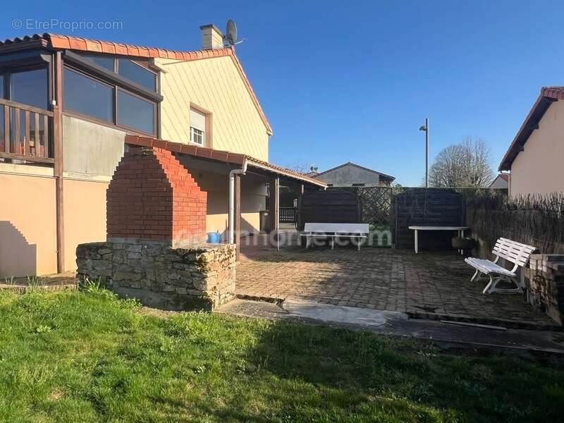 Maison à vendre 7 pièces MORTAGNE SUR SEVRE (85) - photo 10