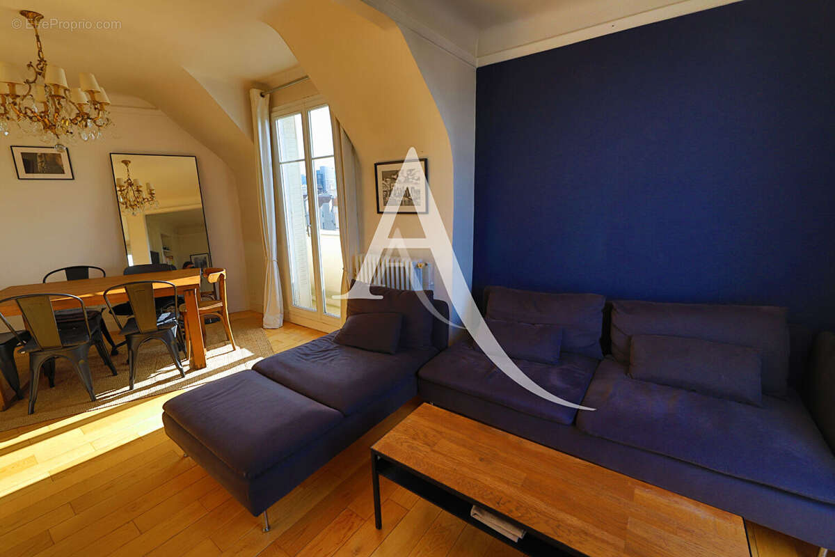 Appartement à COURBEVOIE