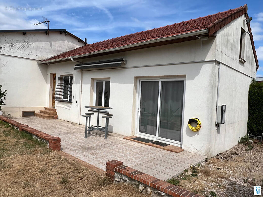Maison à FRANQUEVILLE-SAINT-PIERRE