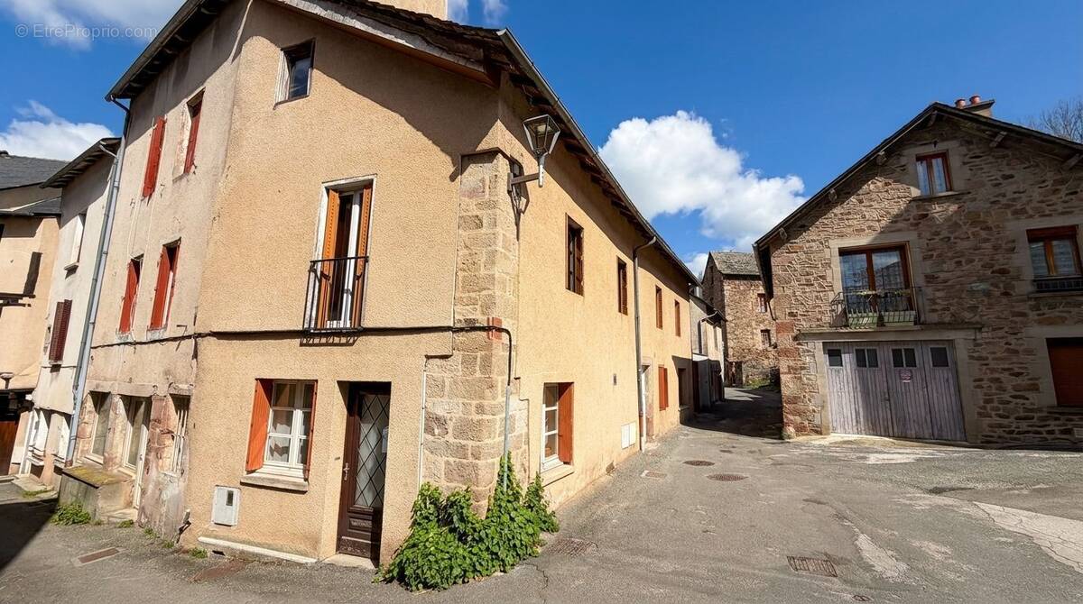 Maison à LE MONASTERE