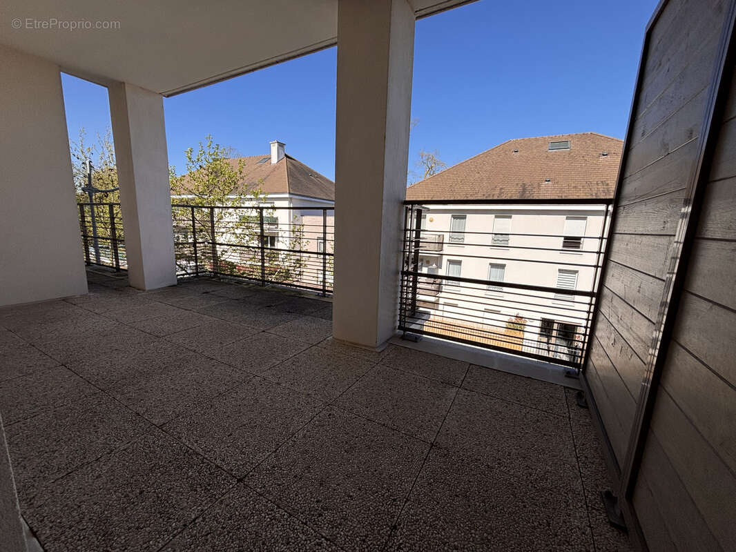 Appartement à EZANVILLE