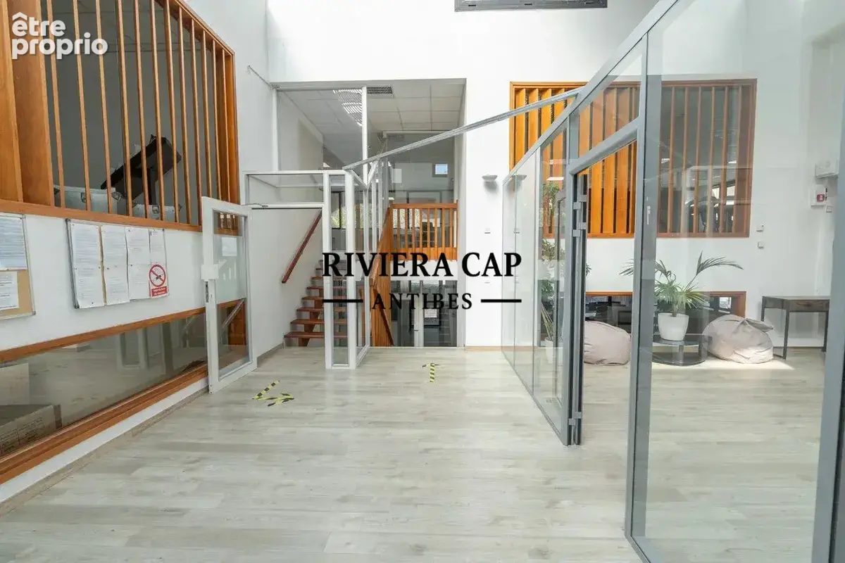 Commerce 1331 m² à Valbonne  - photo 6