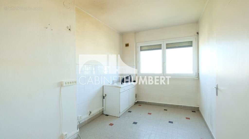 Appartement 97 m² à Saint-Etienne  - photo 3