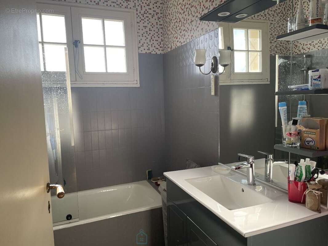 Maison à SAINT-JUNIEN