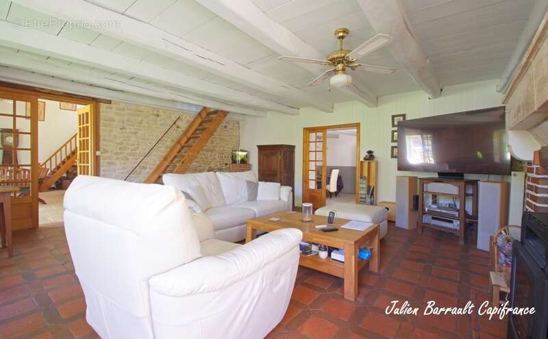 Maison en pierre de 186,64 m² avec 3 chambres rénovée en 1999 sur un terrain de 413 m² - photo 16