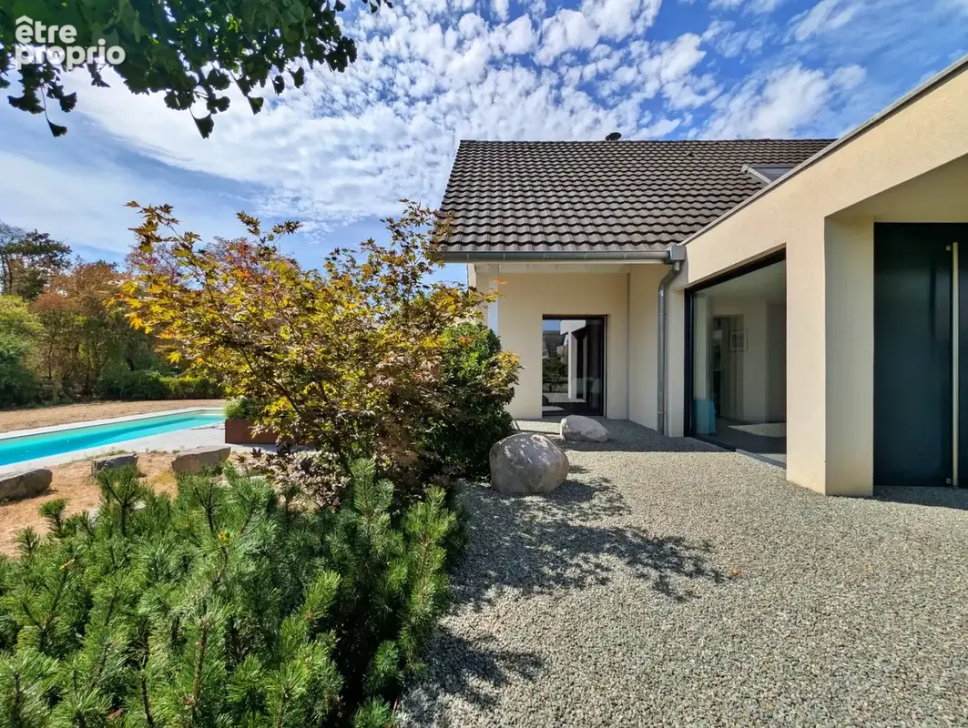 Maison à vendre 9 pièces KEMBS LOECHLE (68).Belle maison contemporaine de 250 m², 14 ares, avec piscine, en lisière de forêt - photo 3