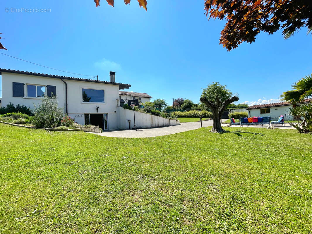 Maison à SAINT-GENIS-LAVAL