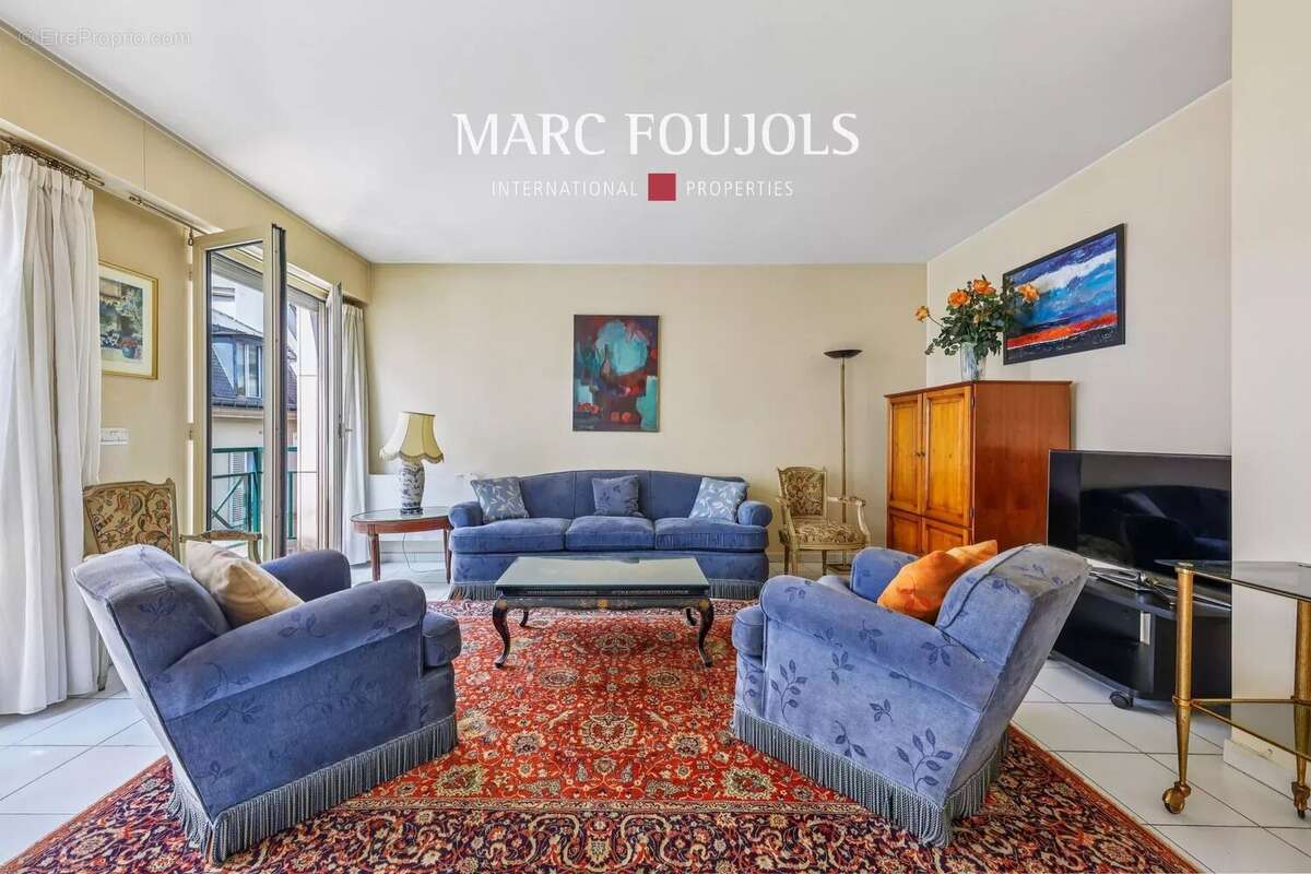 Appartement à PARIS-16E