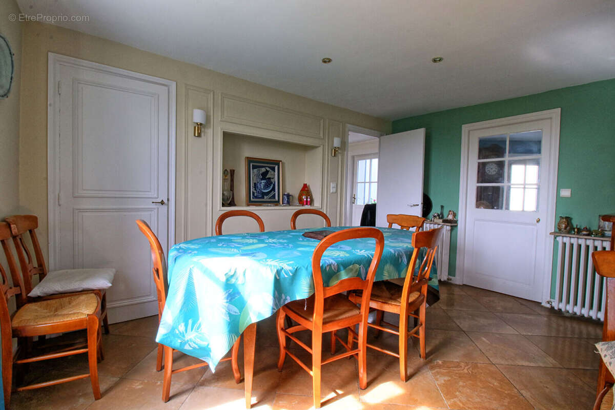 A vendre - belle propriete familiale - 10min de la gare - photo 10