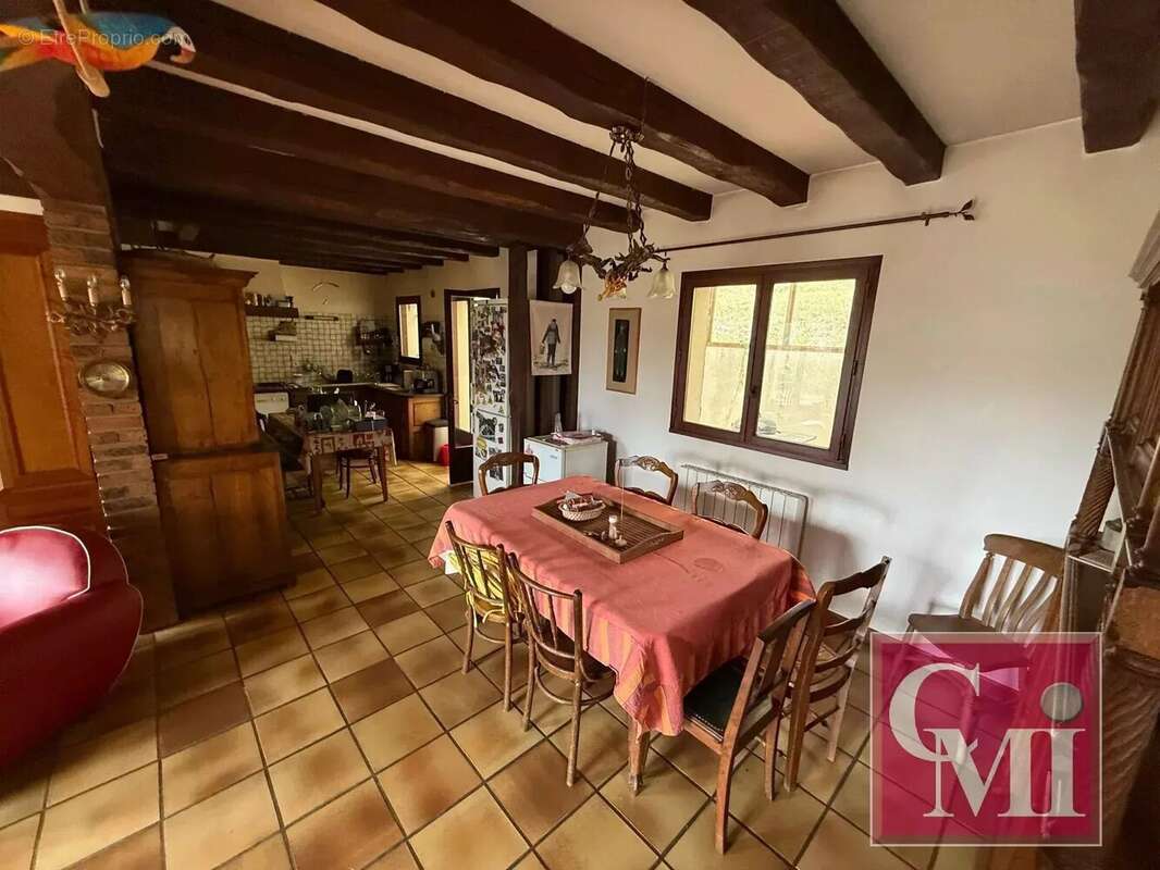 Exclusivite !! Pavillon familial avec piscine et grande dépe - photo 5