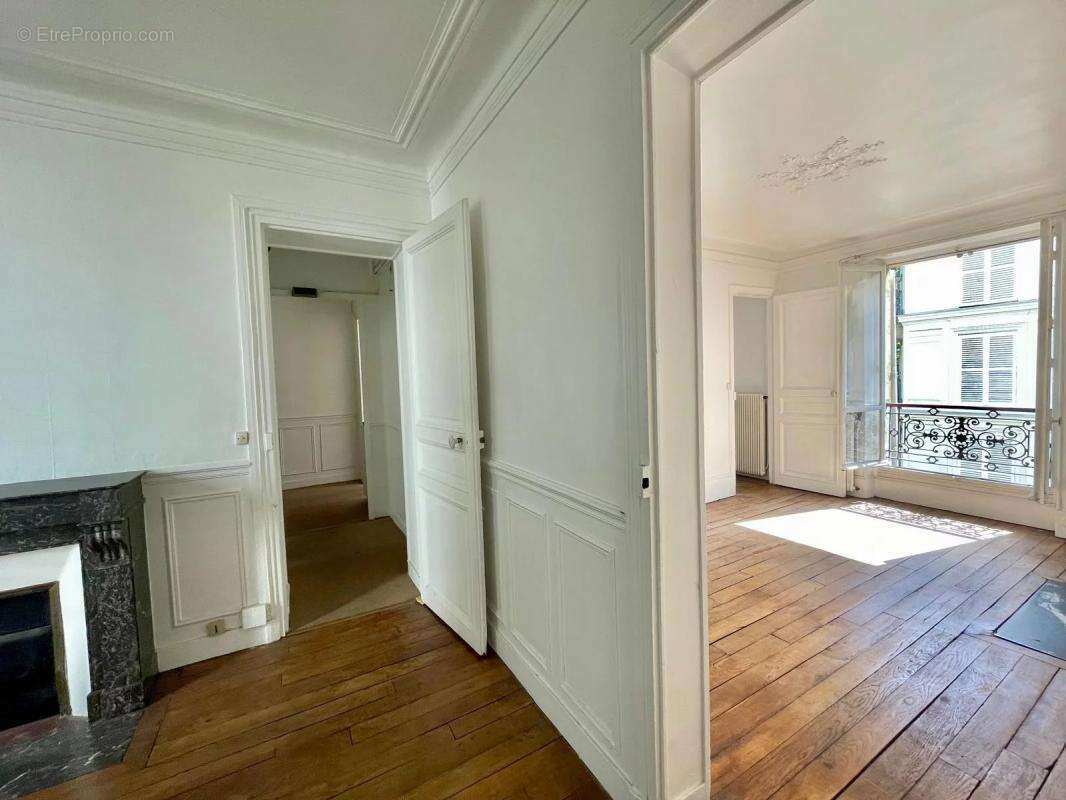 Appartement à PARIS-10E