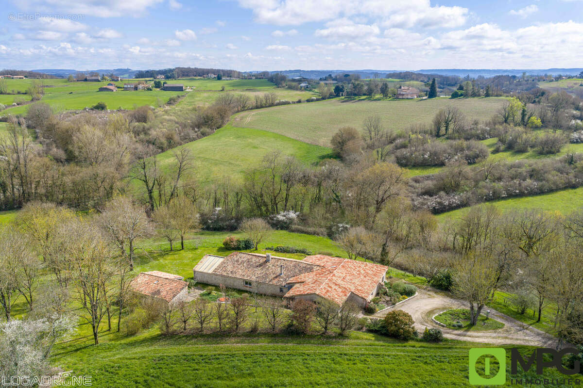 Proche CASSENEUIL à 15 minutes de VILLENEUVE SUR LOT, maison en pierres sur terrain de 2462 m2. - photo 20