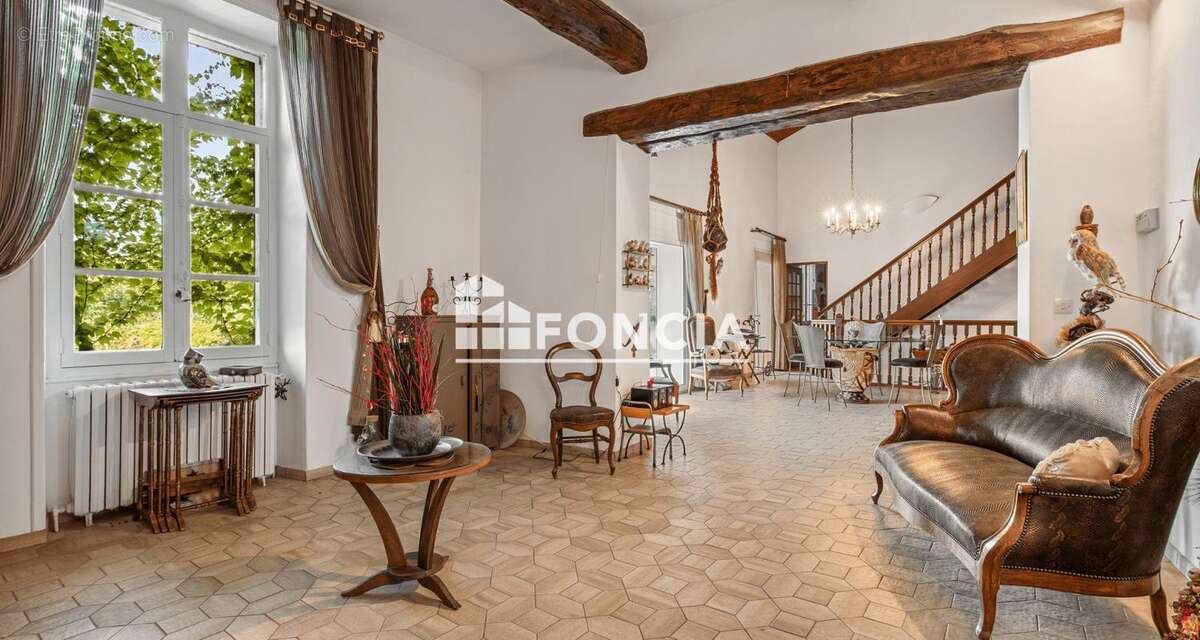 Domaine d'exception de 765 m² : résidence de prestige, gîtes et salle de réception sur 2,5 hectares - photo 2