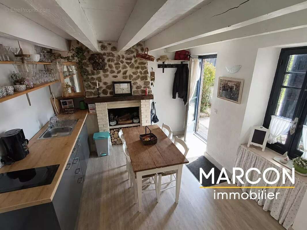 Maison à SAINT-SULPICE-LES-CHAMPS