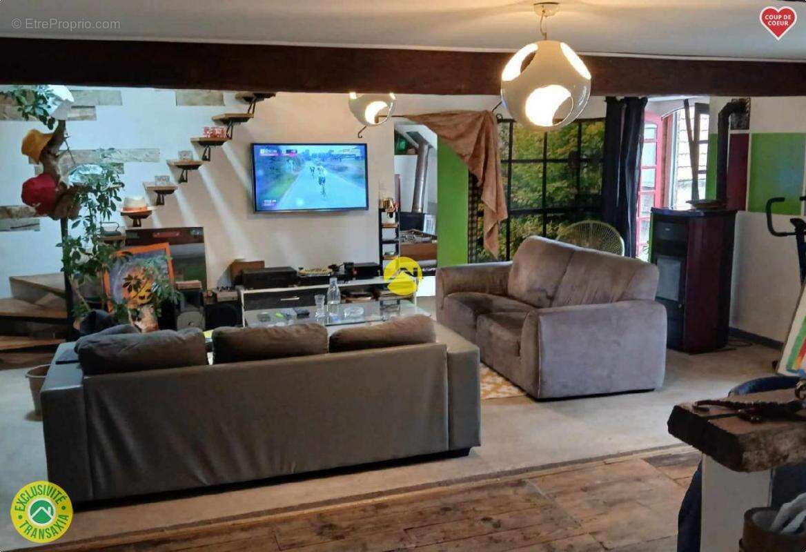 Maison à SAINT-ETIENNE-DE-FURSAC