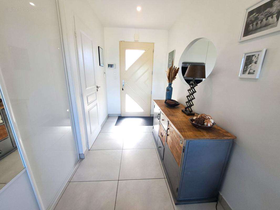 Maison à ROULLET-SAINT-ESTEPHE