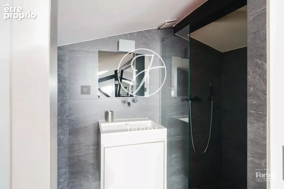 Paris 7e - GROS CAILLOU - Duplex à vendre - 4/5 pièces - 101,31m² Carrez - 131,07m² au sol - 2 chambres - 1 bureau - dernier éta - photo 10