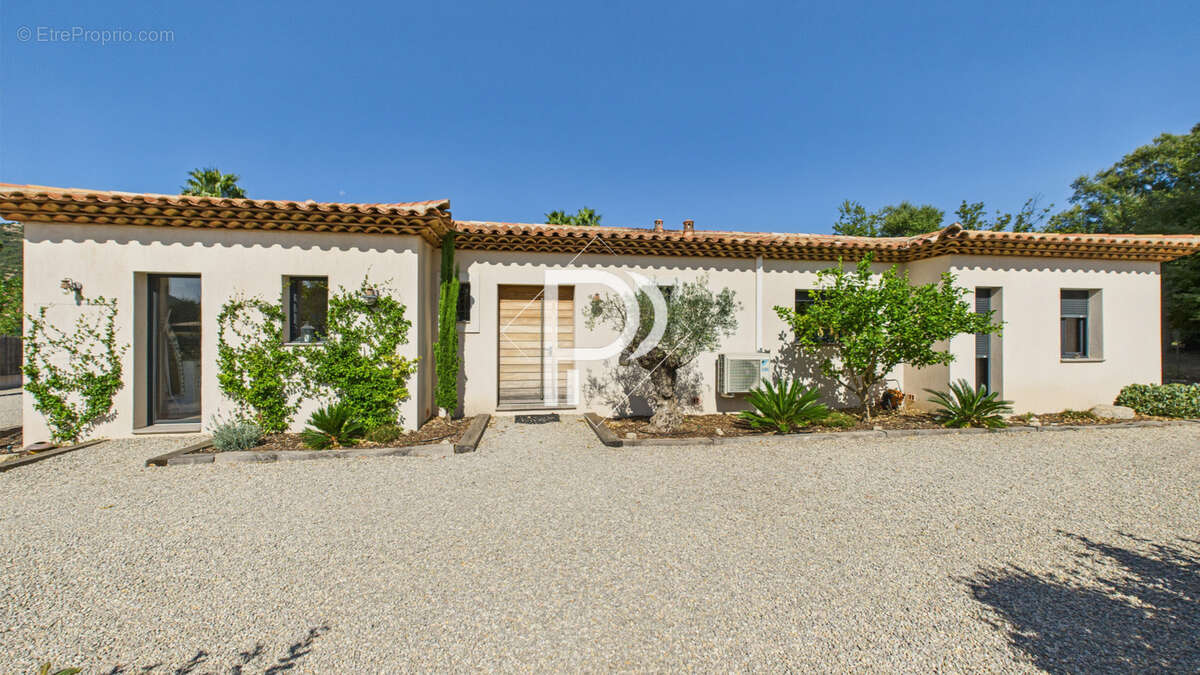 Maison à PLAN-DE-LA-TOUR