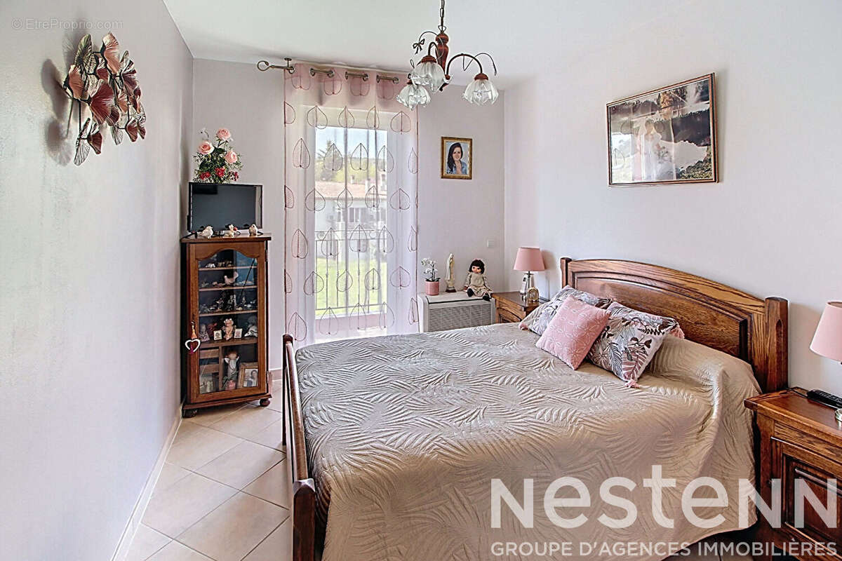 Appartement à SALERNES