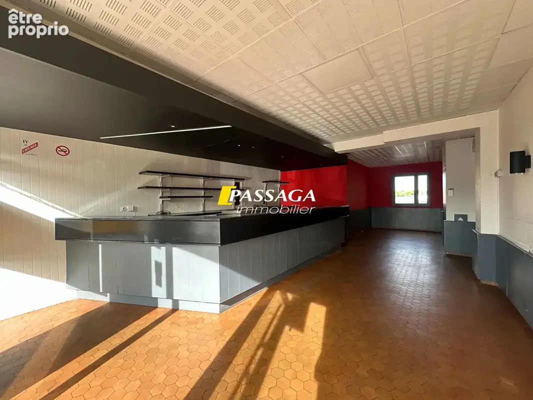 A VENDRE - Local commercial 112 m² avec parkings et caves - RODEZ - photo 3