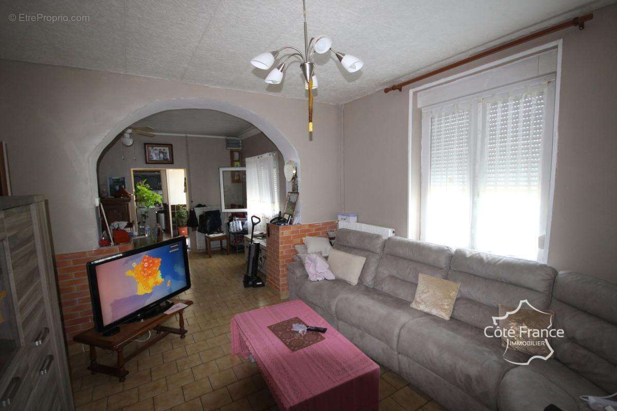 GIVET maison d'habitation 4 chambres avec terrain et garage - photo 3