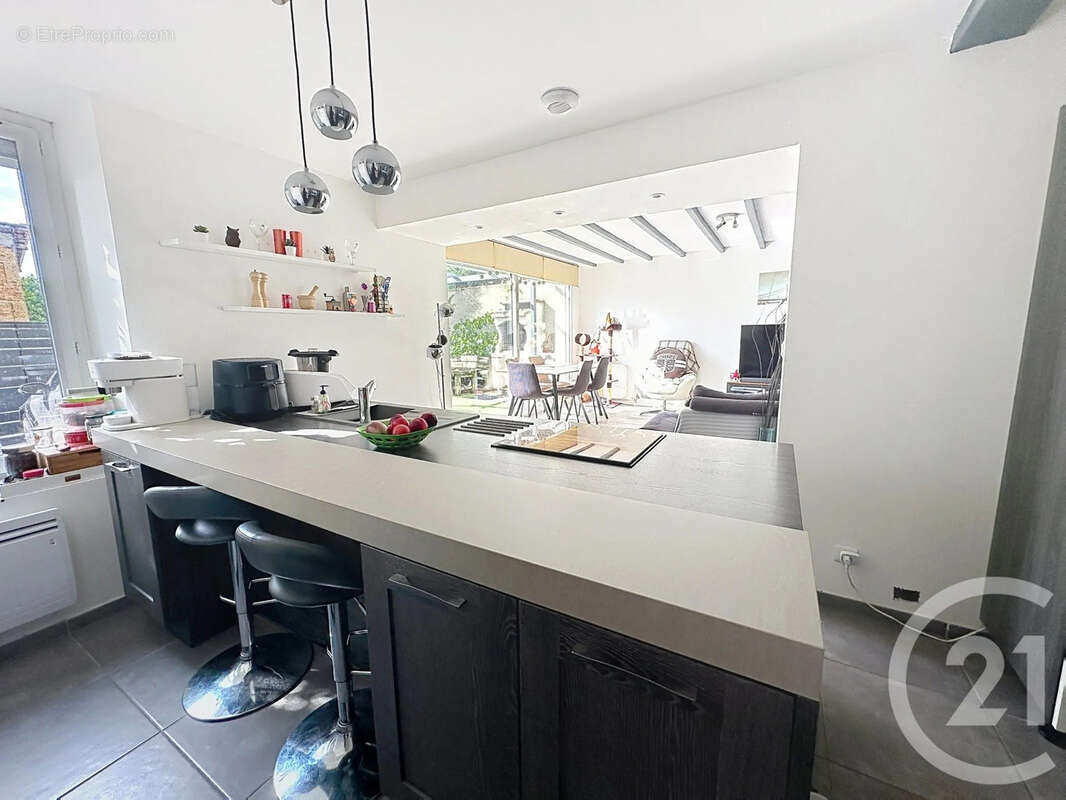 Appartement à BOUGE-CHAMBALUD