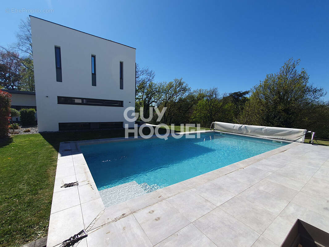 Maison à SAINT-GENIS-LAVAL