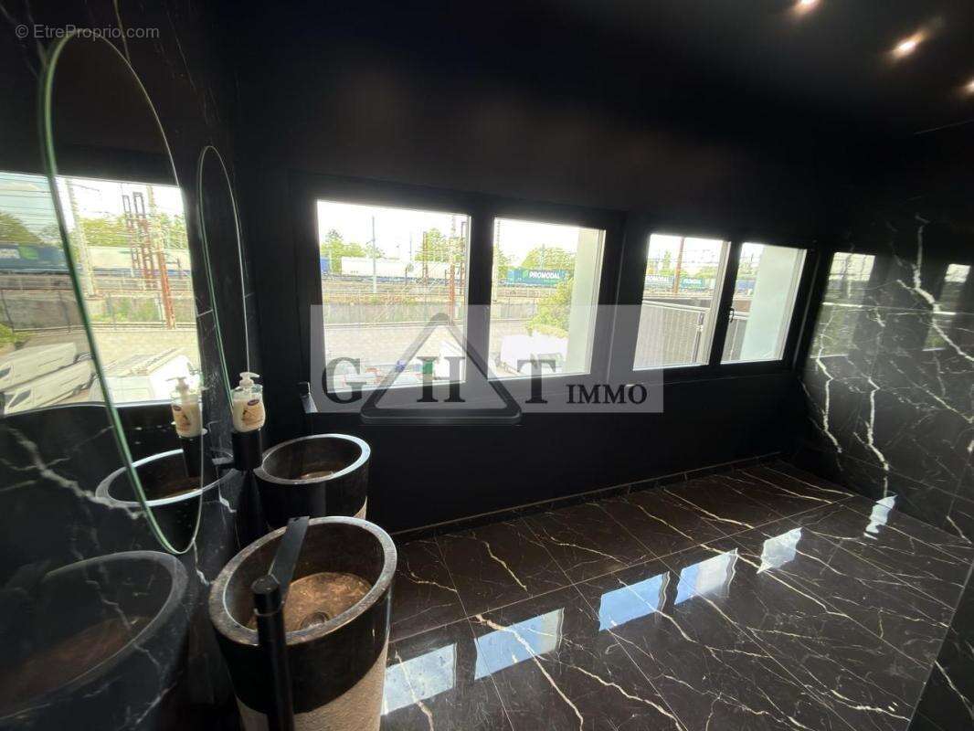 Commerce à VIGNEUX-SUR-SEINE