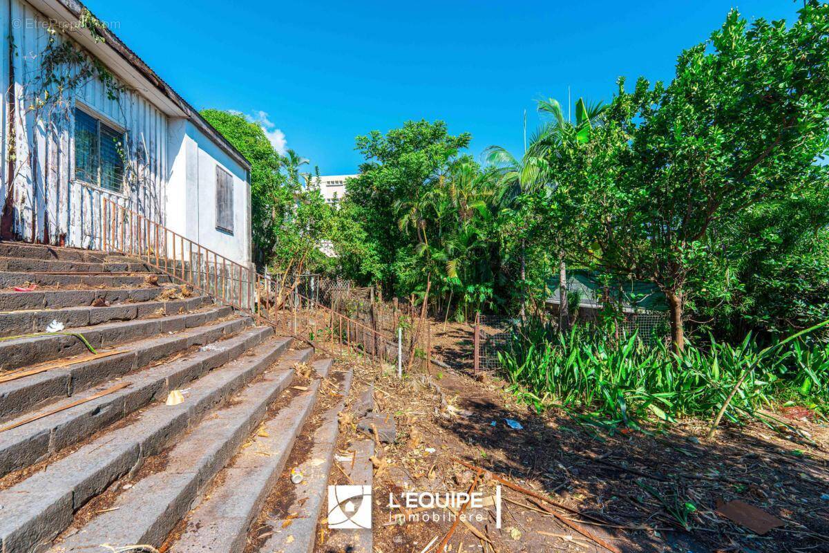 Terrain à SAINT-DENIS