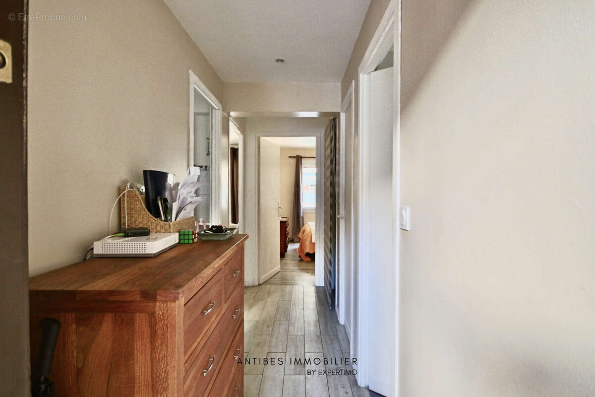 Appartement à VALLAURIS