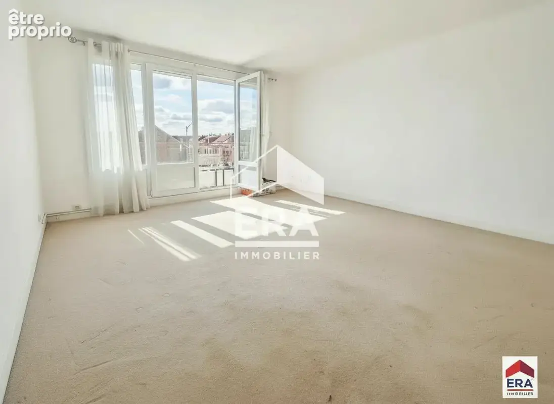 Croix centre - t3 de 72 m² - balcon - parking privatif - cave - photo 2