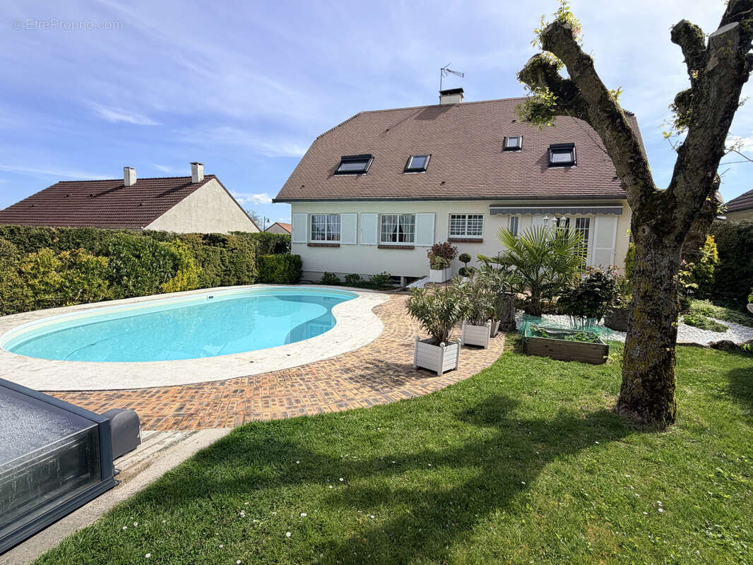 Maison spacieuse avec piscine - photo 2