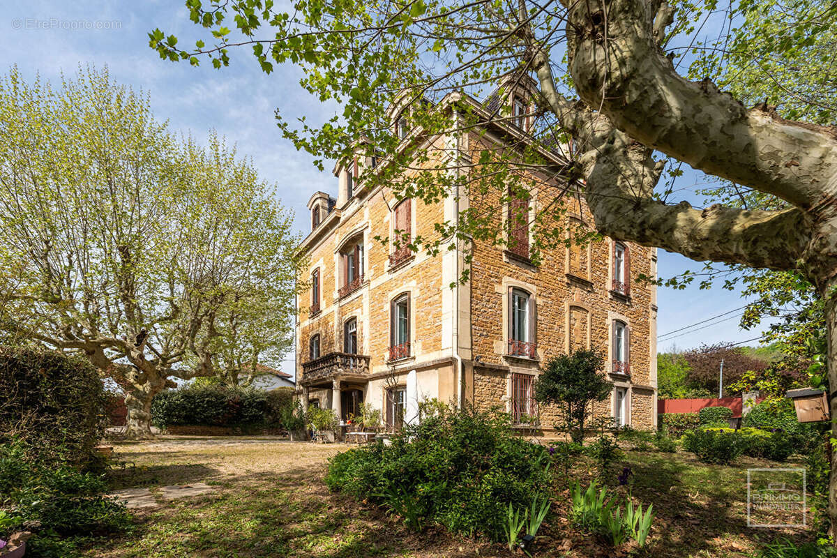 Appartement à NEUVILLE-SUR-SAONE
