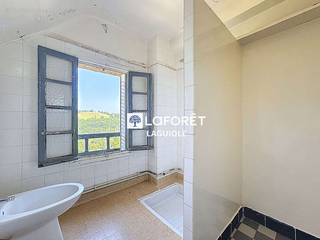 Maison à SAINTE-GENEVIEVE-SUR-ARGENCE