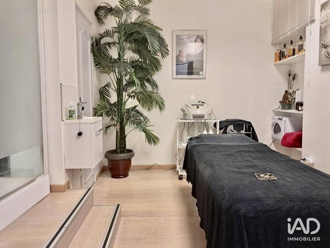 Photo 1 - Commerce à LEZIGNAN-CORBIERES