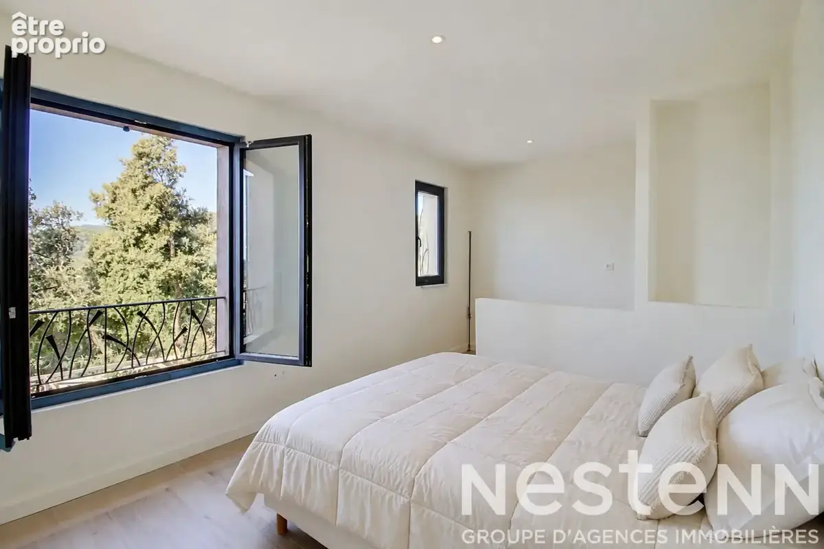A VENDRE à CLAVIERS - Villa contemporaine 4 chambres avec piscine et vue dégagée - photo 12