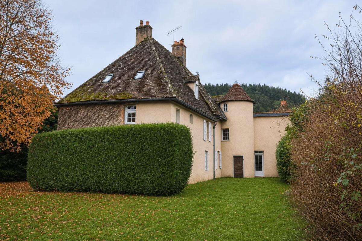 Maison à LUCENAY-L'EVEQUE